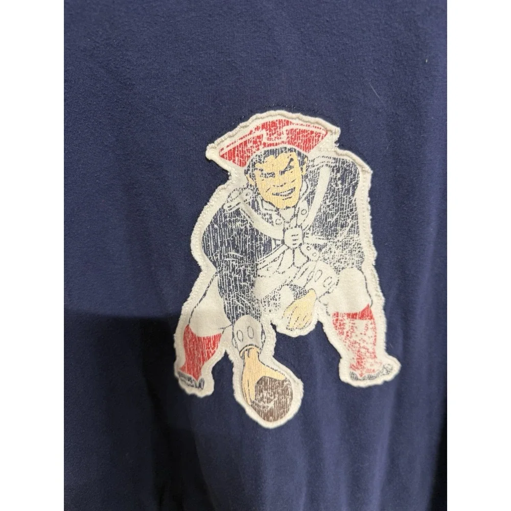 NFL Vintage Collection Mens New England Patriots Shirt Size S/M Long Sleeved.